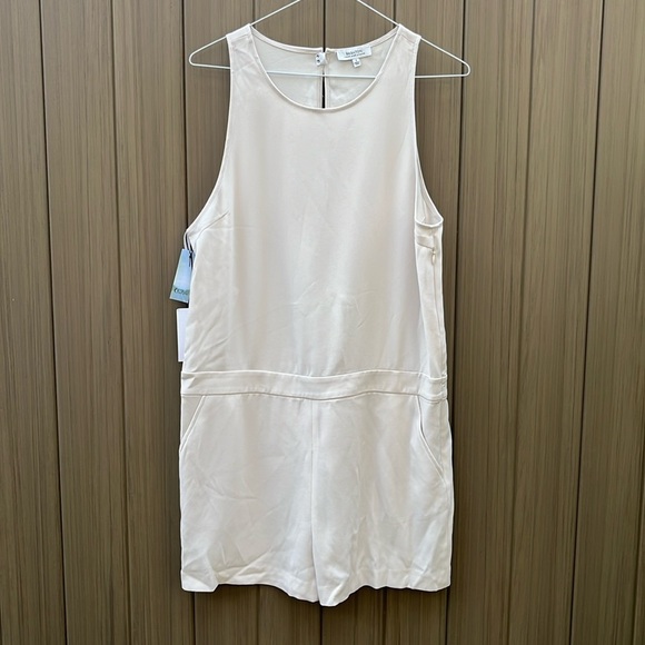 Aritzia Babaton Ozzy Romper size 6 Pockets Back Slit Detail Japanese Fabric NWT - Picture 2 of 16